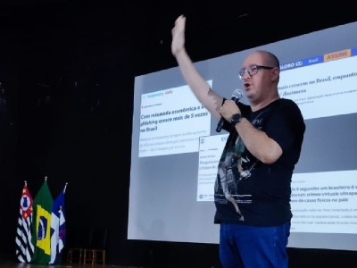 Docente da Fatec ministra palestra sobre navegação segura na internet