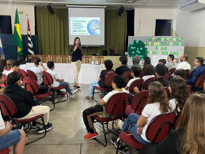 Docentes ministram palestra em evento sobre meio ambiente