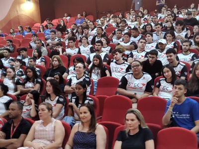Professor profere palestras sobre felicidade e saúde mental