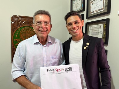 Diretor participa de reunião com autoridade pública