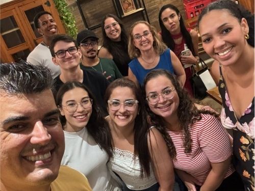 Estudantes de Gestão Empresarial visitam estabelecimentos comerciais