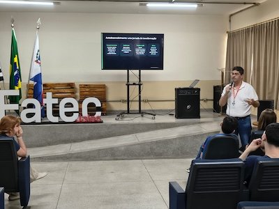 Fatec recebe estudantes da Etec para encontro sobre formação de gestores
